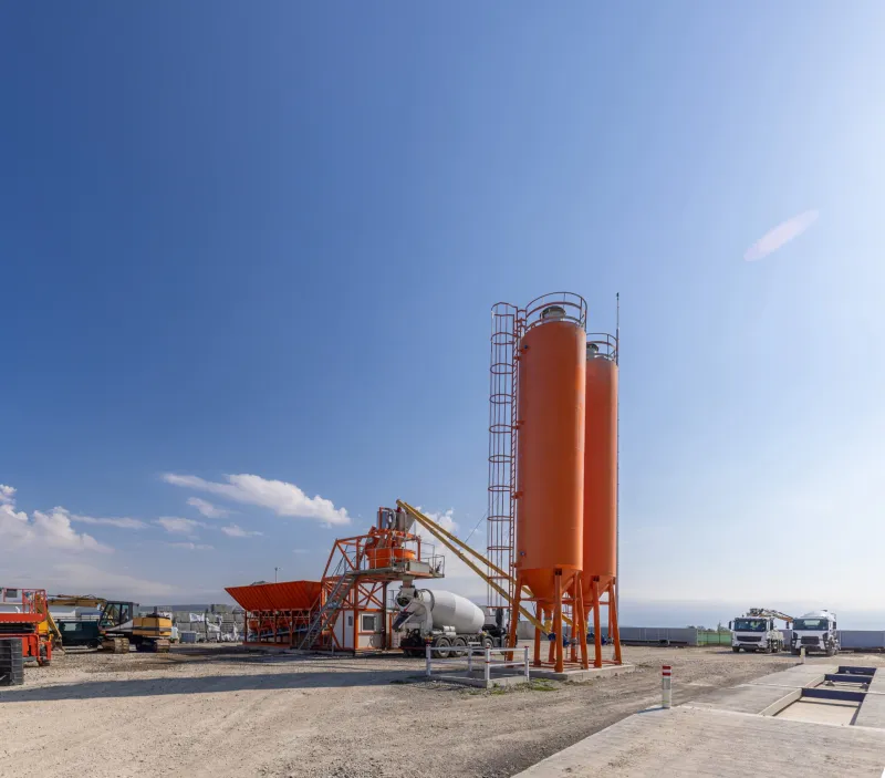 Impianto di betonaggio con autobetoniera