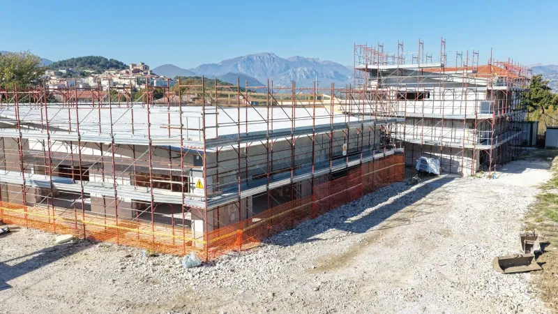 Complesso scolastico di Macchia d'Isernia, vista aerea del cantiere
