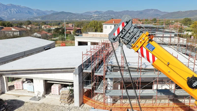 Complesso scolastico di Macchia d'Isernia, vista aerea del cantiere