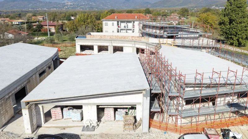 Complesso scolastico di Macchia d'Isernia, vista aerea del cantiere